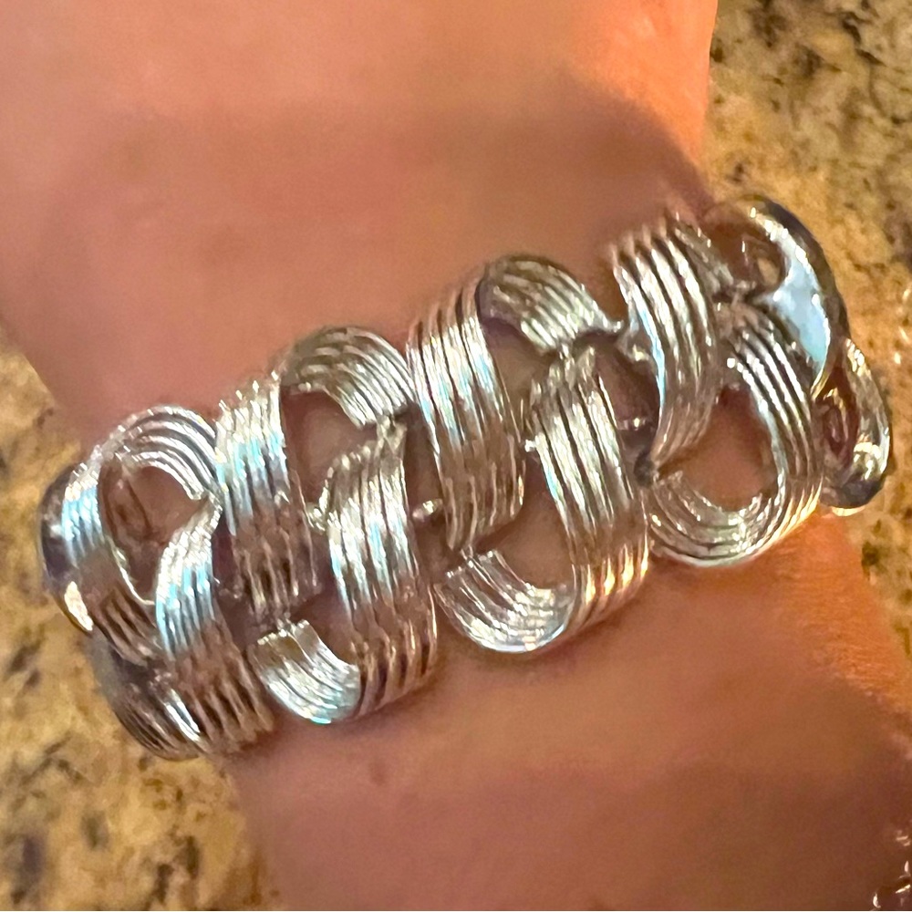 Vintage Lisner chunky silver bracelet